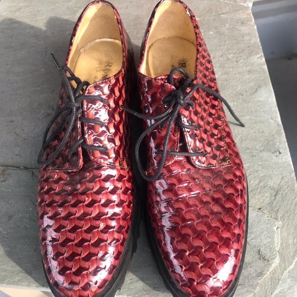 Women's Shiny patent leather Burgundy Textured Lace-Up Flats